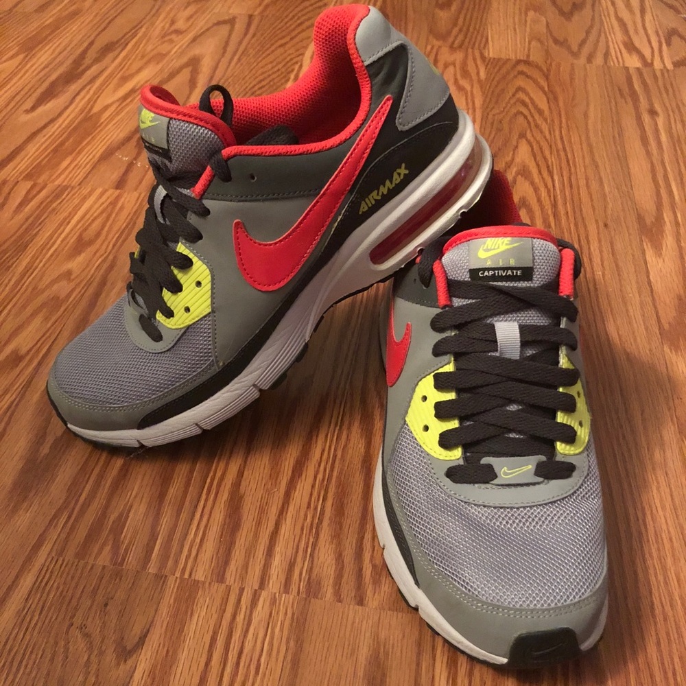 Nike Air Captivate size 9